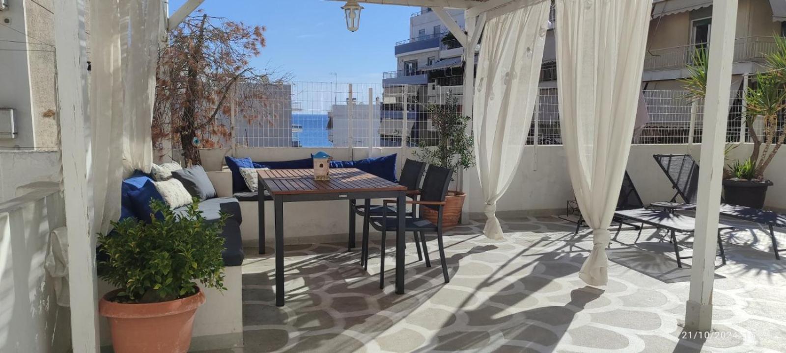 Apartment With Terrace In Piraiki Pireus Eksteriør bilde